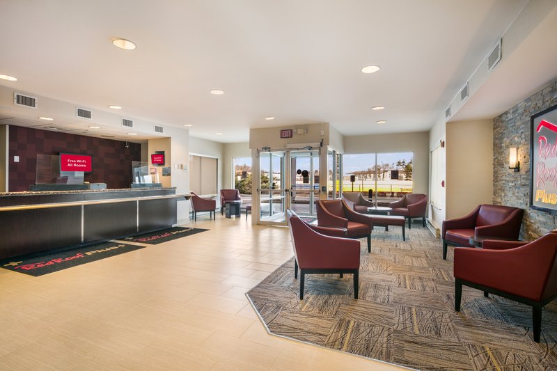 red roof inn plus boston logan