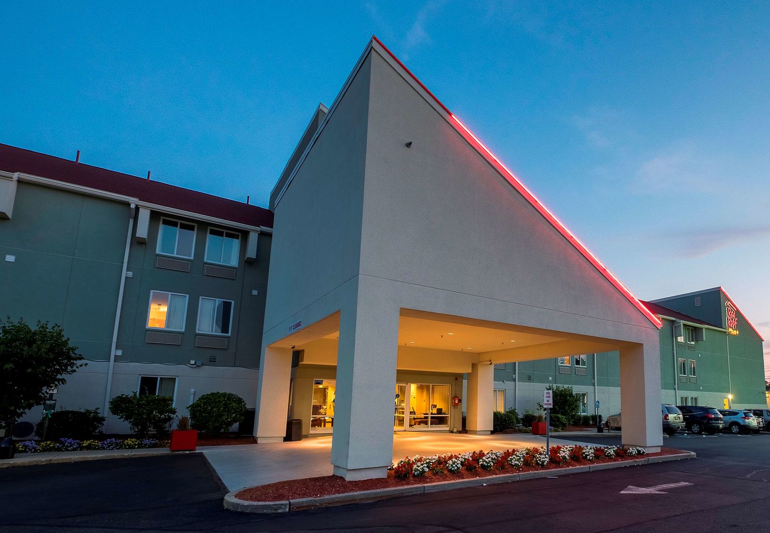 red roof inn plus boston logan
