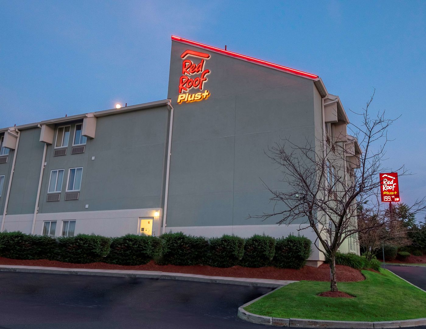 red roof inn plus boston logan