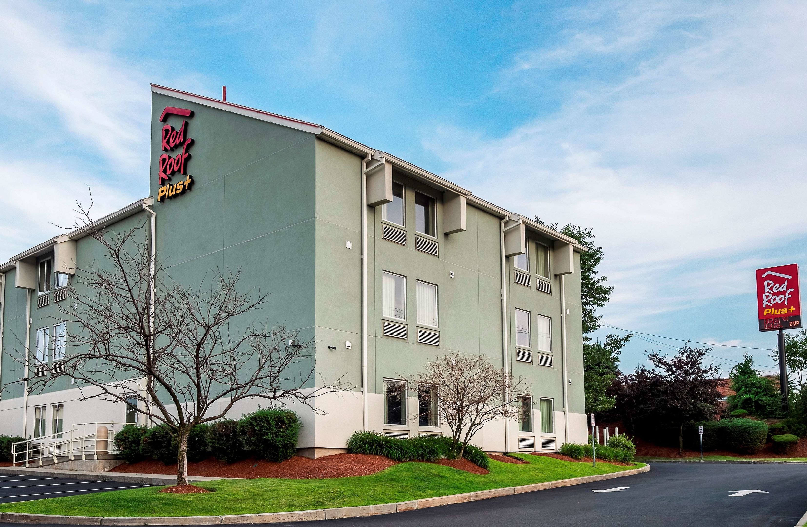 red roof inn plus boston logan