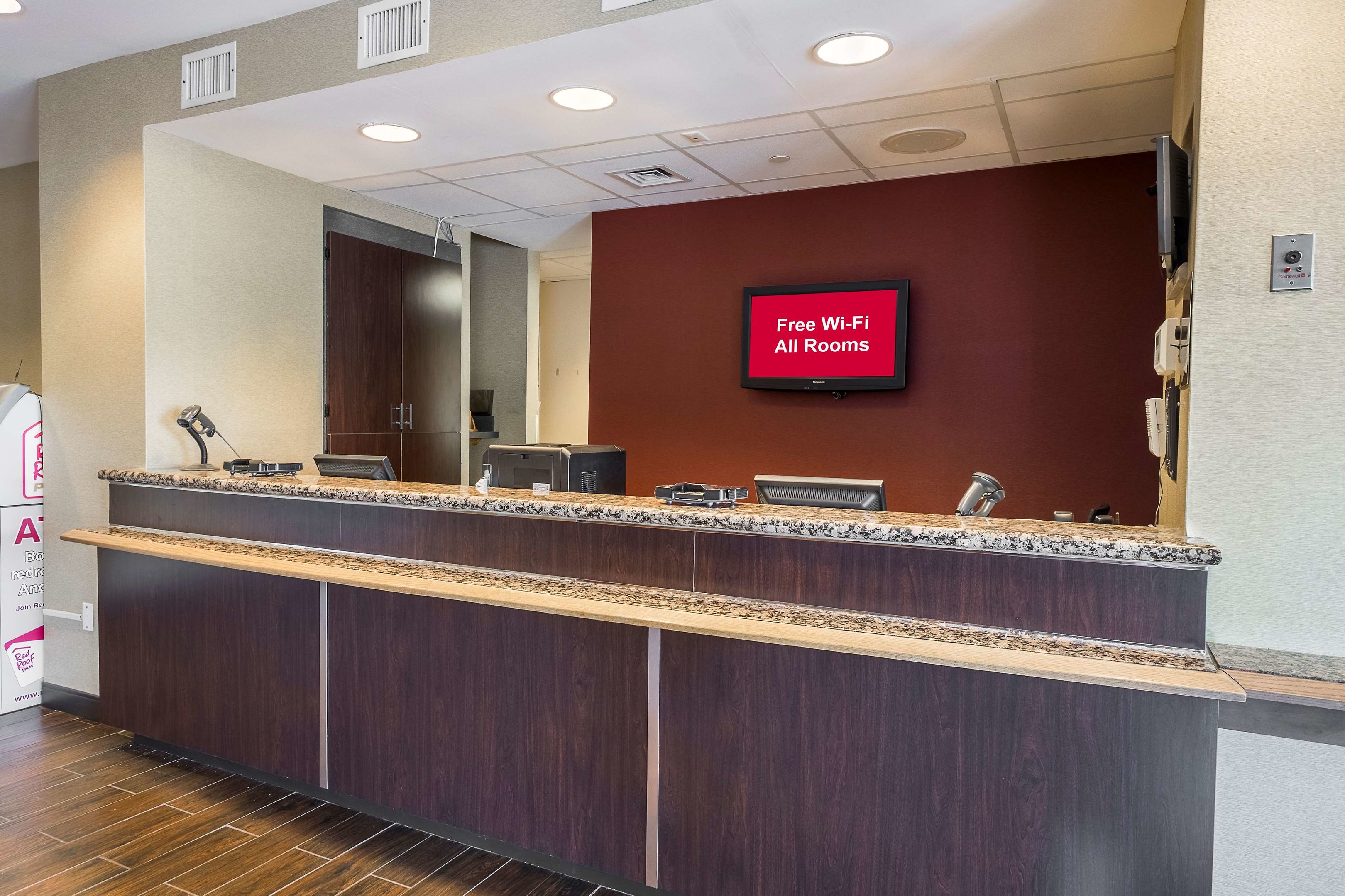 red roof inn plus boston logan