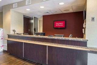 red roof inn plus boston logan