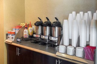 red roof inn plus boston logan