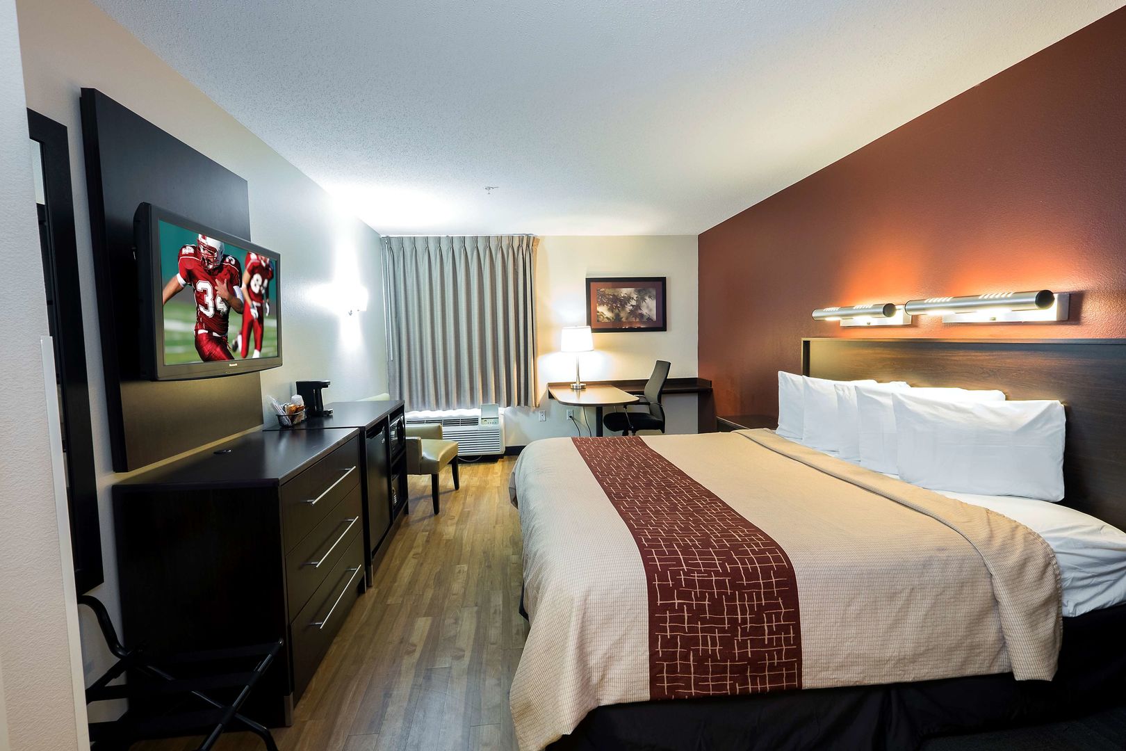 red roof inn plus boston logan