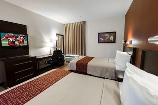 red roof inn plus boston logan