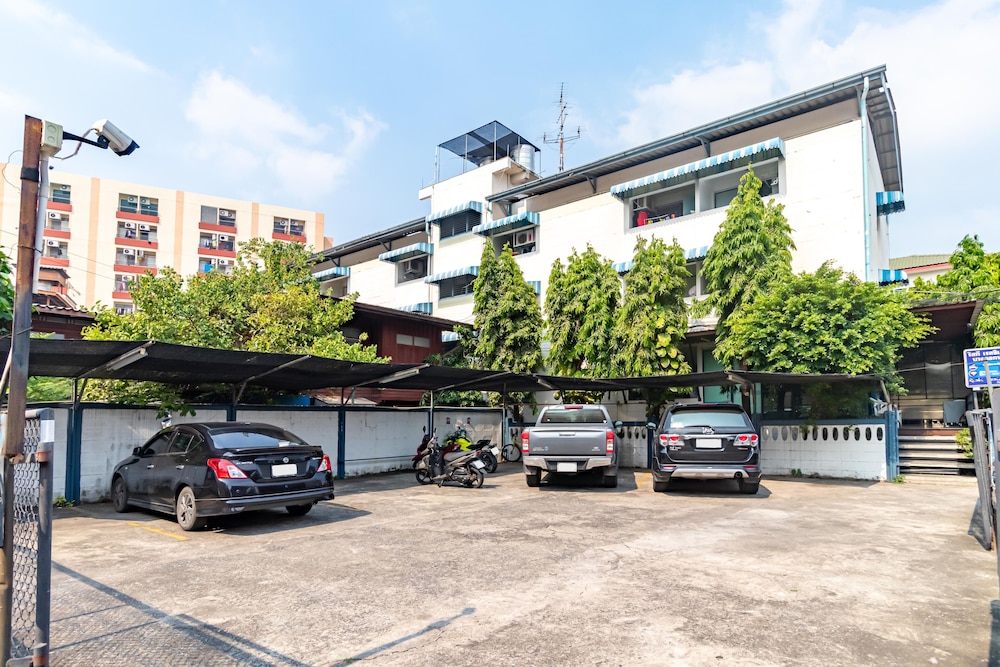 riski residence bangkok noi