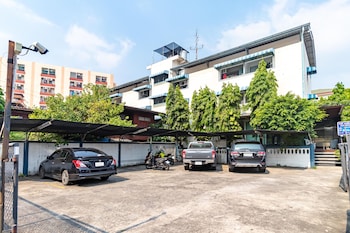 riski residence bangkok noi