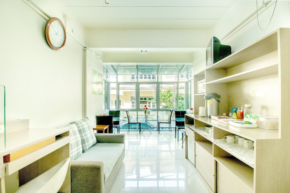 riski residence bangkok noi