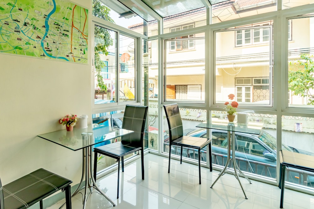 riski residence bangkok noi