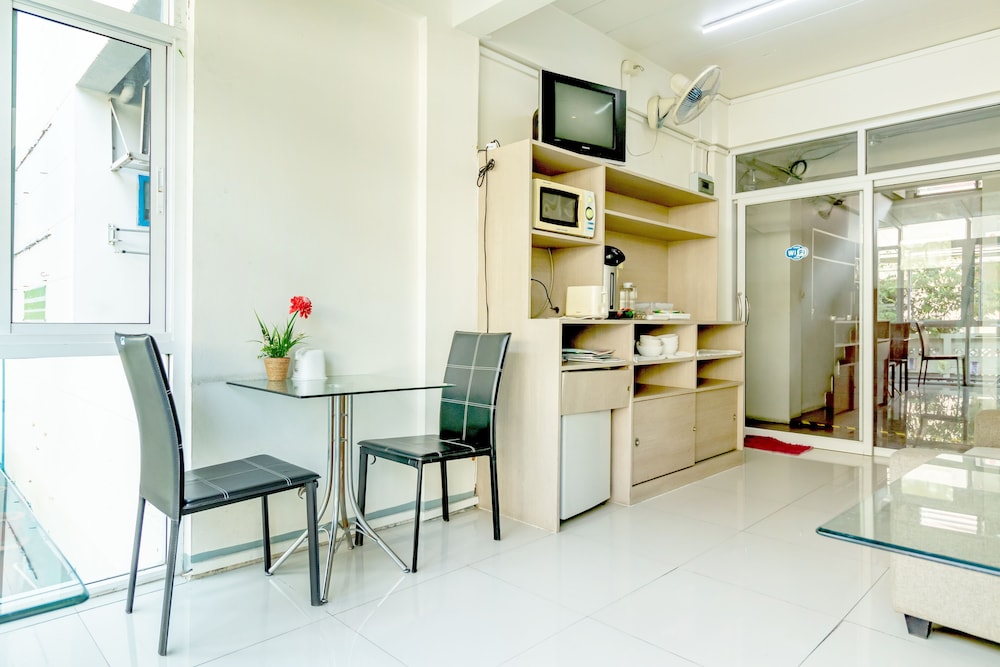 riski residence bangkok noi