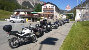 val muestair