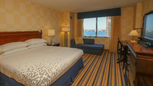 renaissance portsmouth norfolk waterfront hotel