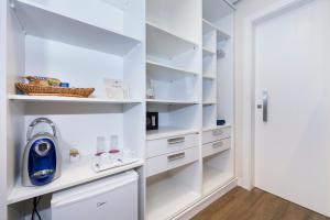 refugio das gales adults only