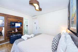 refugio das gales adults only