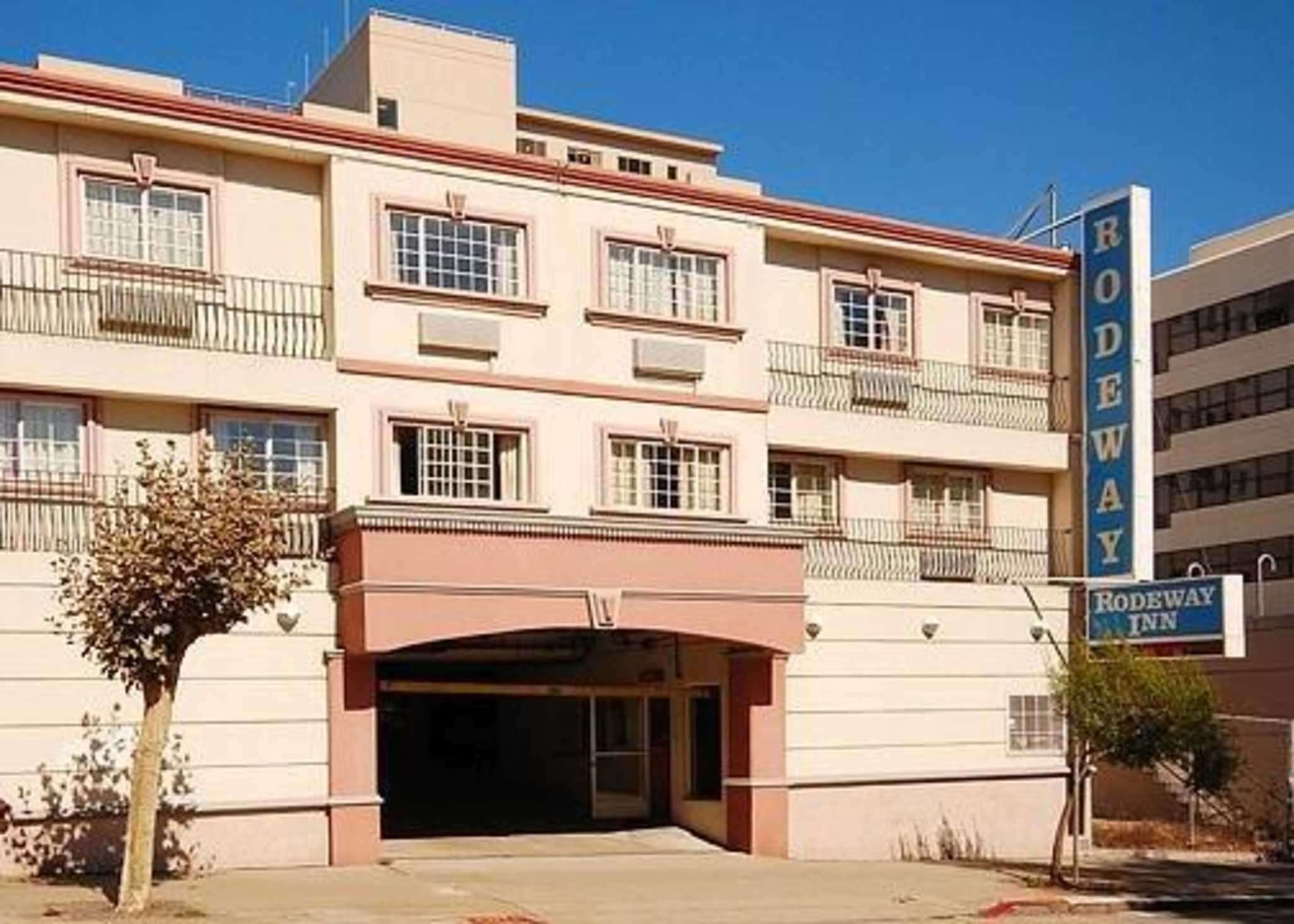 rodeway inn civic center
