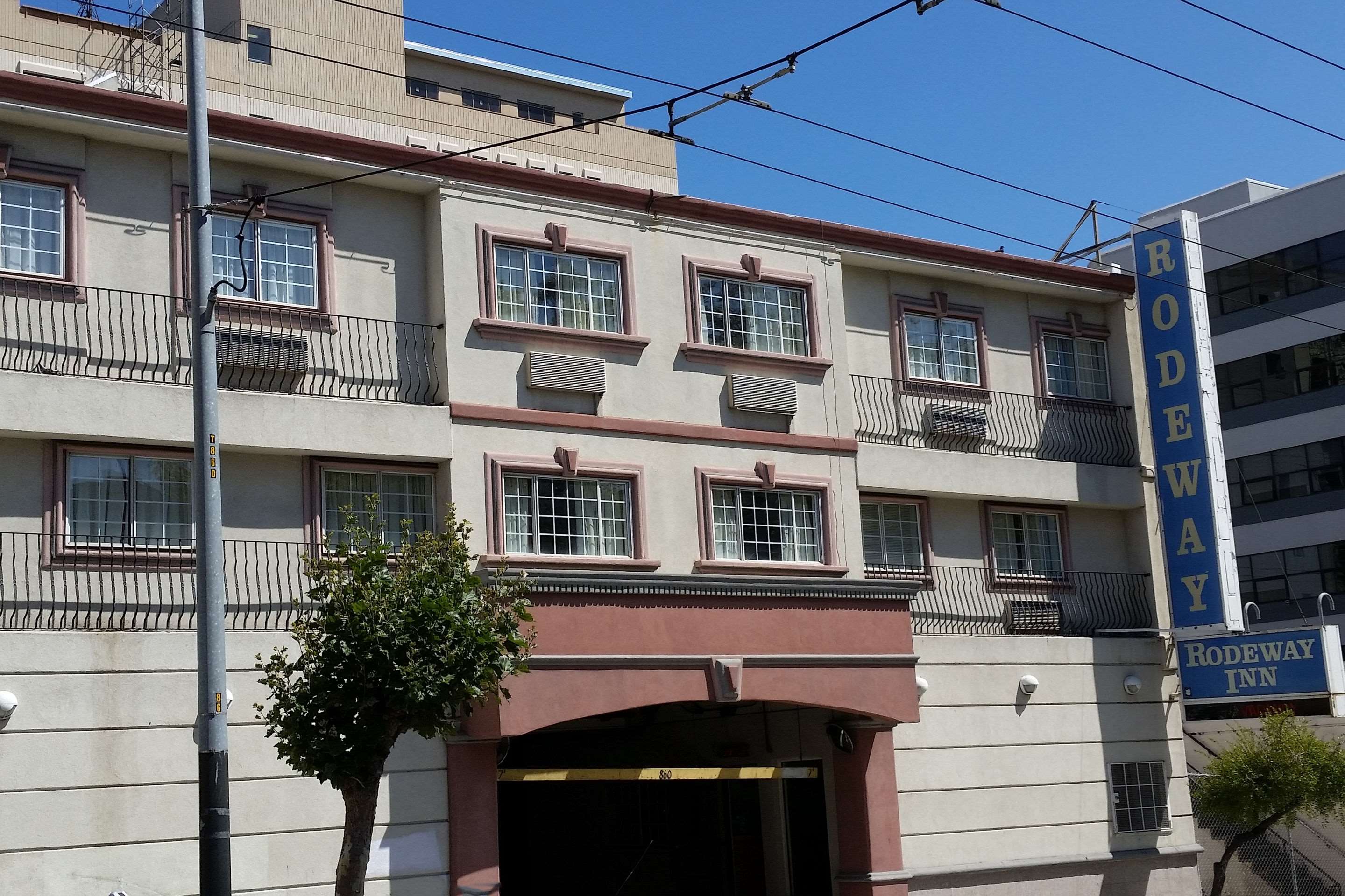 rodeway inn civic center