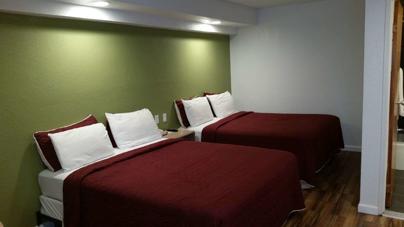 rodeway inn civic center