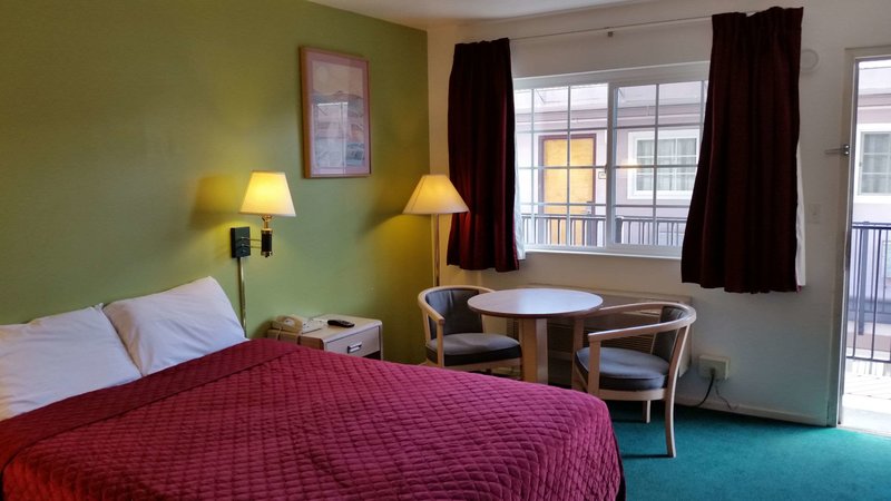 rodeway inn civic center