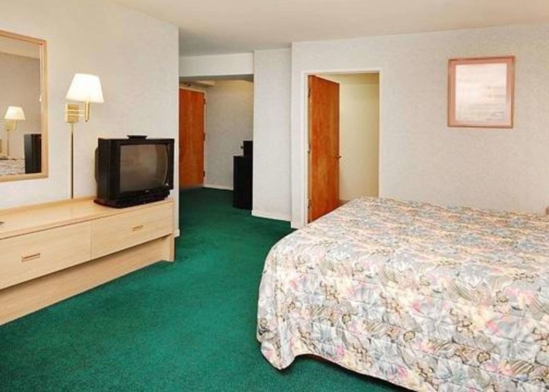 rodeway inn civic center