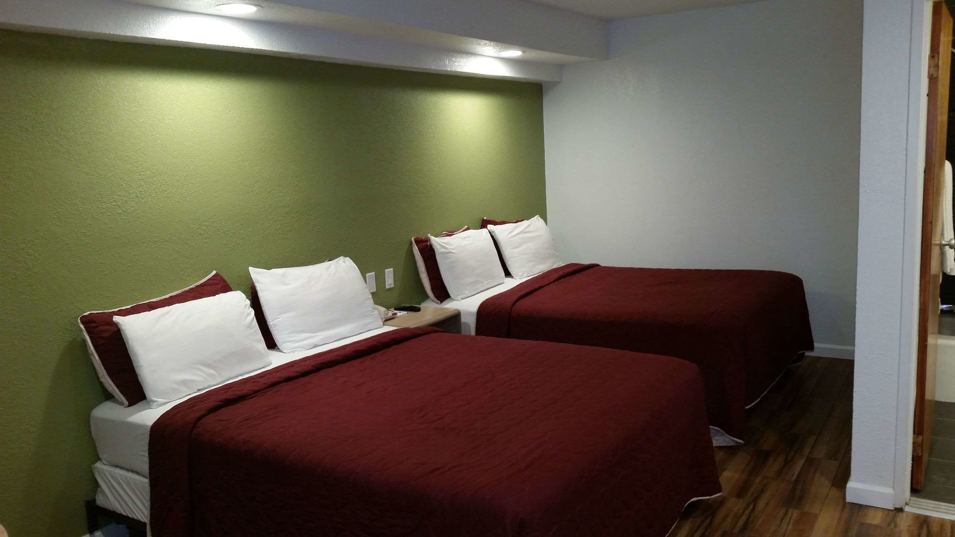 rodeway inn civic center