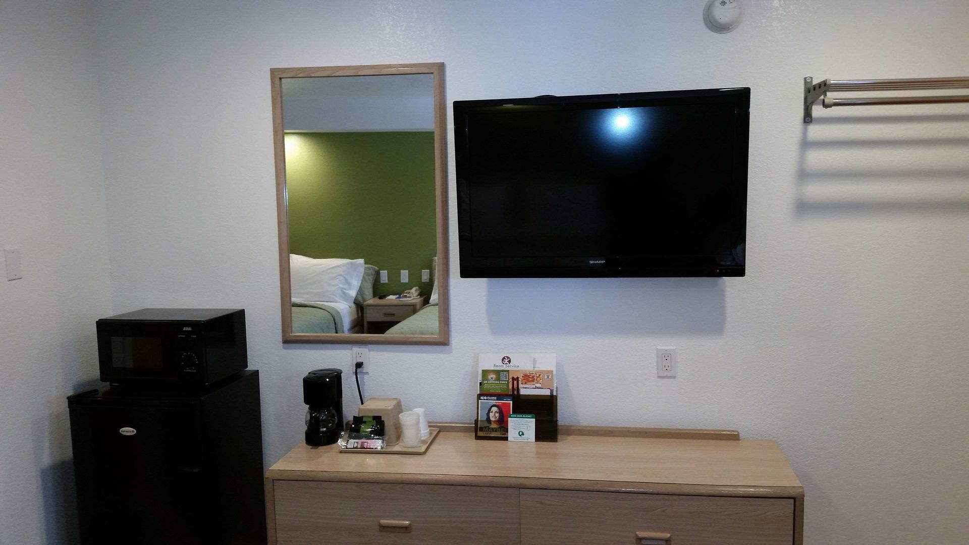 rodeway inn civic center
