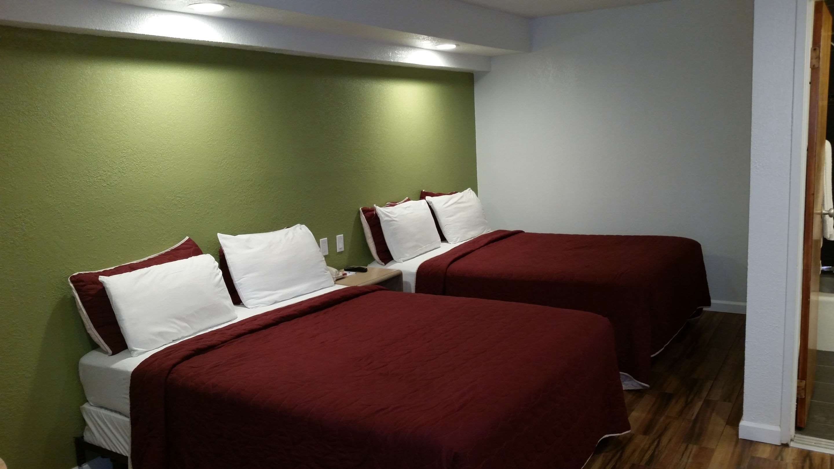 rodeway inn civic center