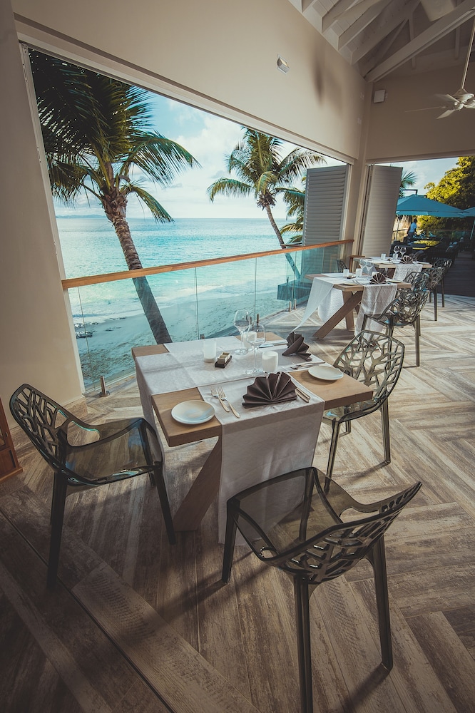 carana beach hotel