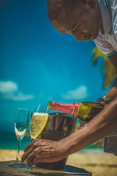 carana beach hotel
