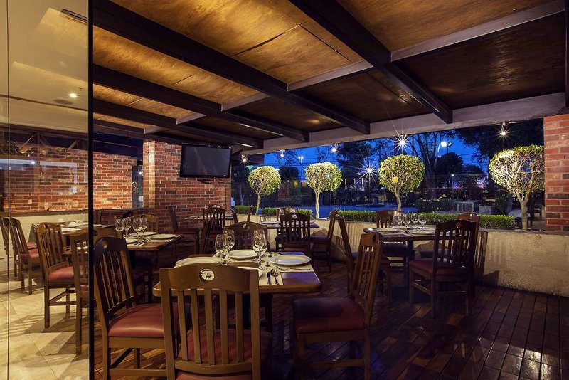 krystal urban aeropuerto cd de mexico