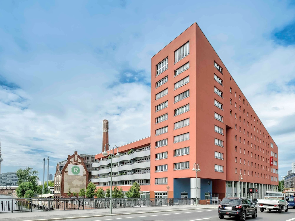 me and all hotel berlin east side by hyatt