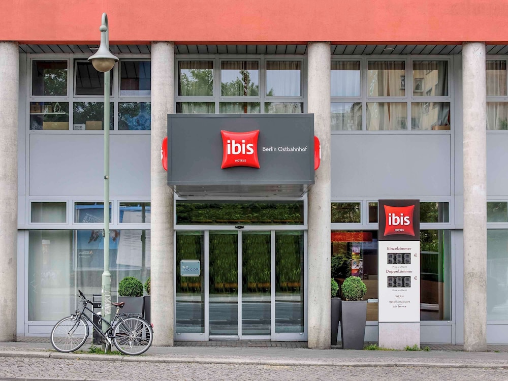 me and all hotel berlin east side by hyatt