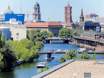 me and all hotel berlin east side by hyatt