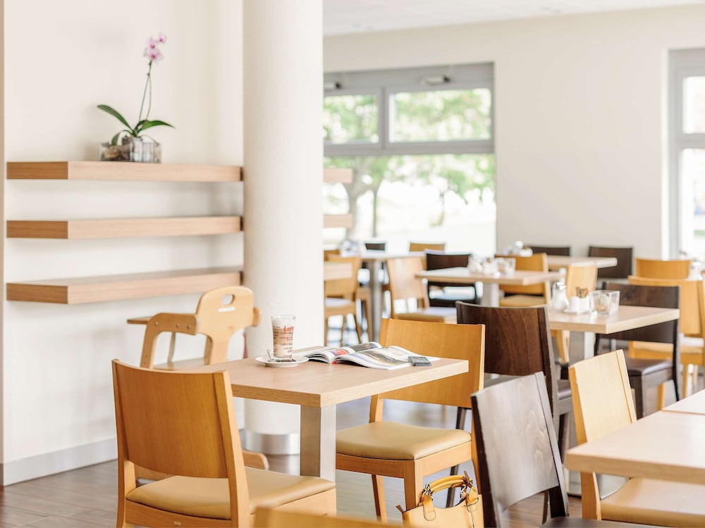 me and all hotel berlin east side by hyatt