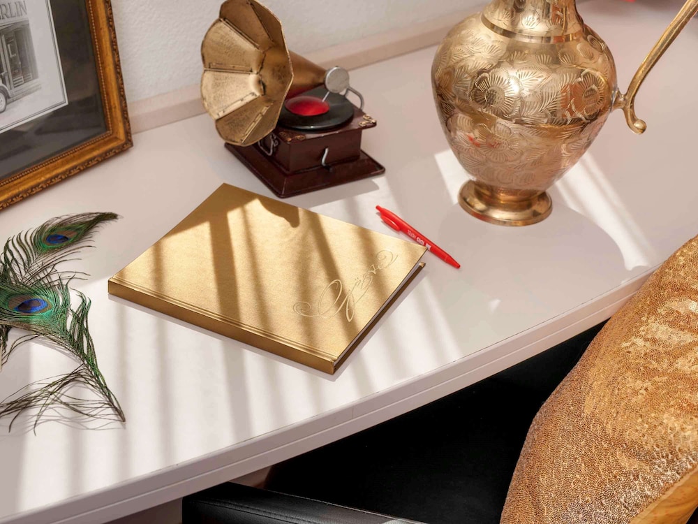 me and all hotel berlin east side by hyatt