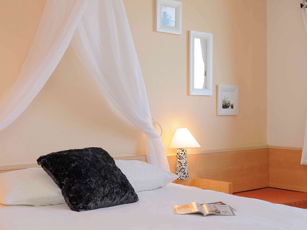 me and all hotel berlin east side by hyatt