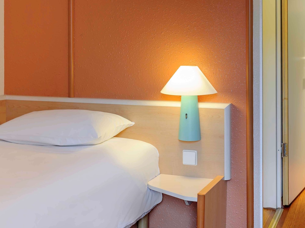 me and all hotel berlin east side by hyatt