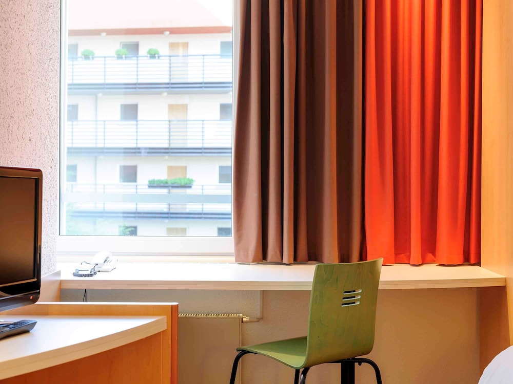 me and all hotel berlin east side by hyatt