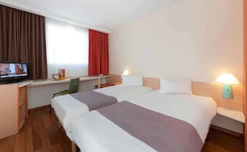 me and all hotel berlin east side by hyatt