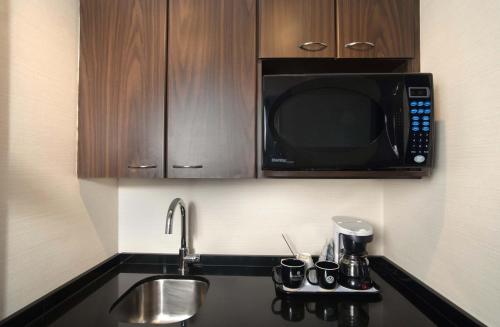 Sandman Signature Toronto Airport Hotel,Toronto>>Etobicoke,4 star