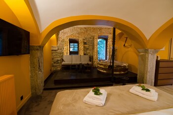 river lodge