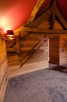 river lodge