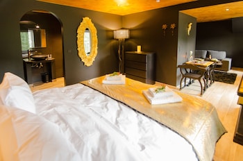 river lodge