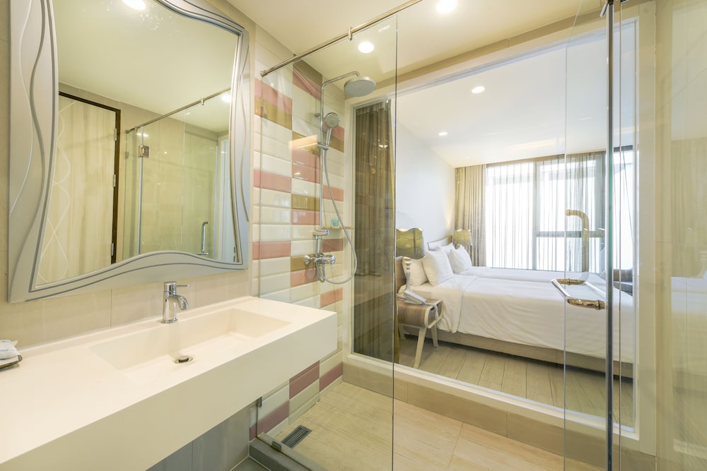 le tada parkview hotel