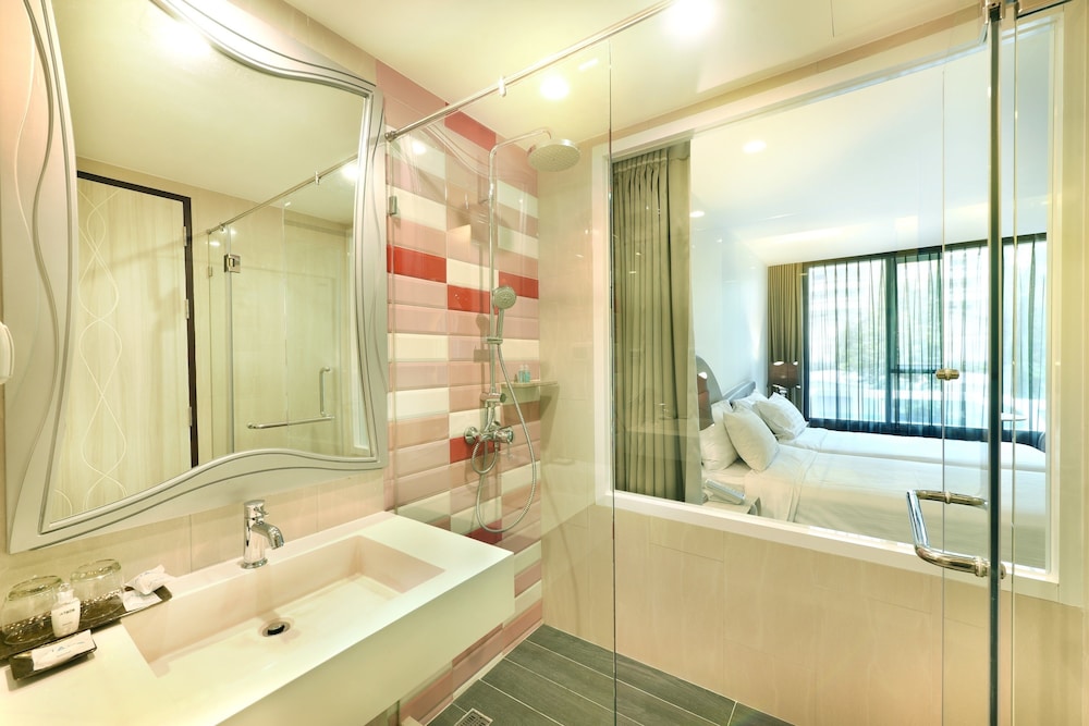 le tada parkview hotel