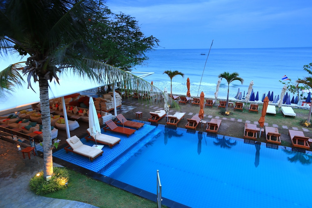 sanae beach hua hin