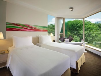 the royal pacific hotel and towers