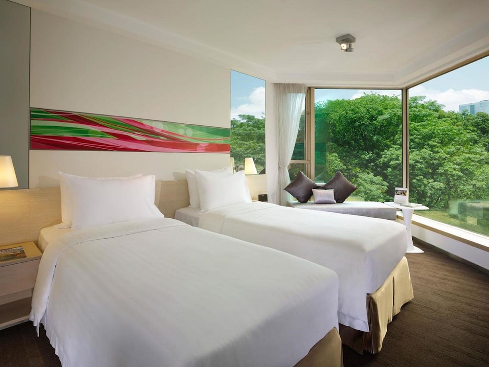 the royal pacific hotel and towers