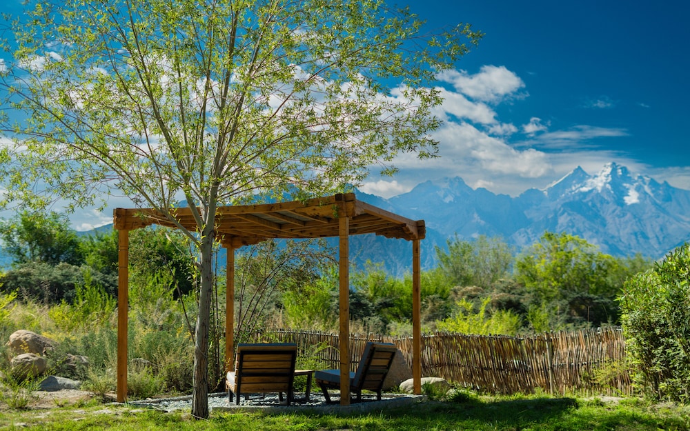 lchang nang retreat the house of trees