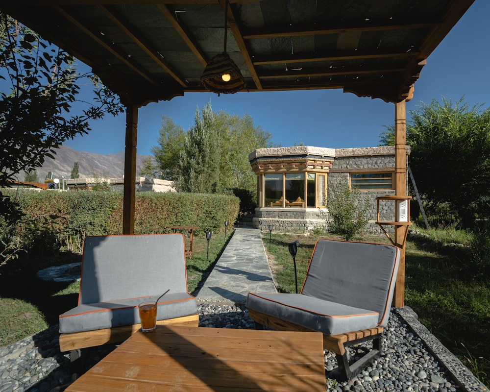 lchang nang retreat the house of trees