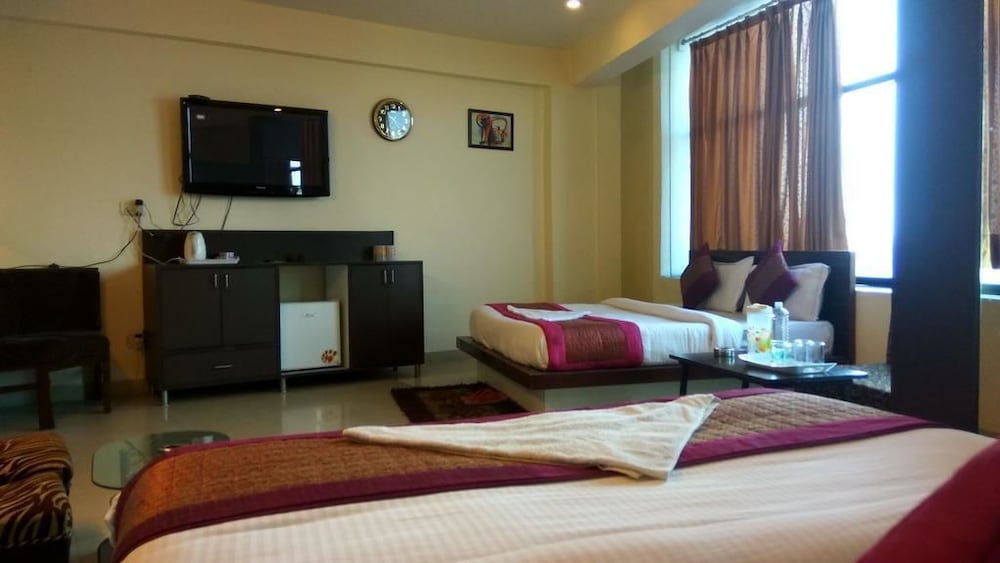 Hotel Port View,Mahipalpur,3 star